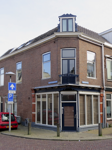 908562 Gezicht op het hoekpand Koekoekstraat 71 (rond 1940 huisnr. 31) te Utrecht, met links de Nieuwe Koekoekstraat.